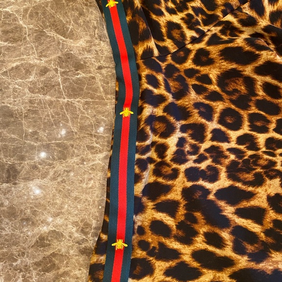 Leopard dress with bumble bee ribbon piping. - Picture 4 of 7